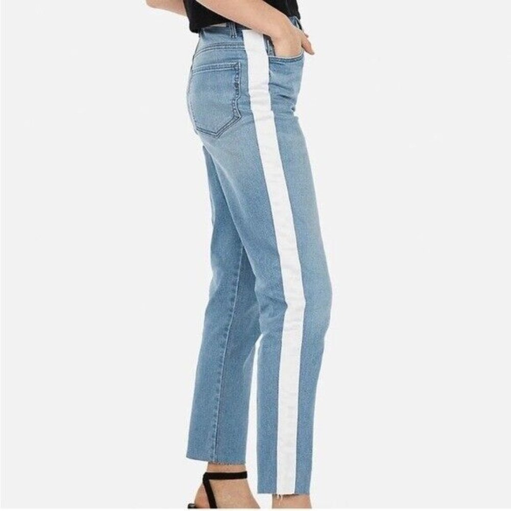 Express Girlfriend High Rise Girlfriend Light Wash Denim Jeaan - Size 2